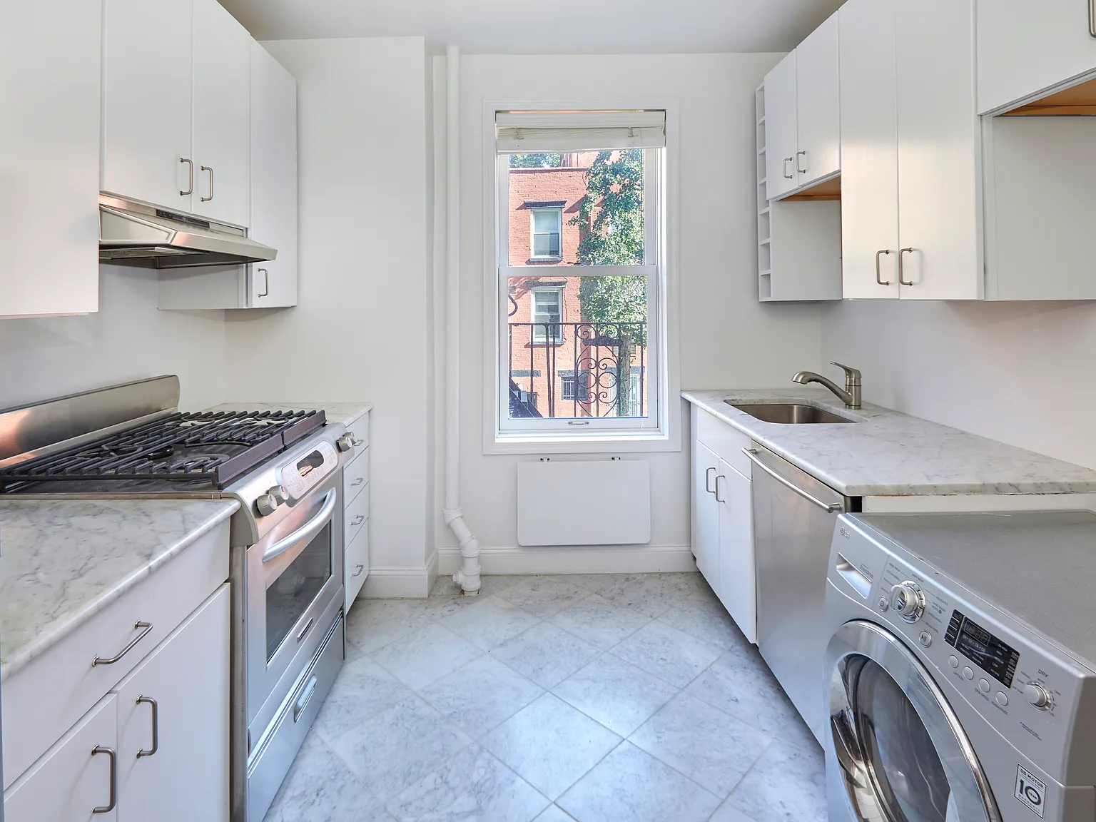 92 Perry Street — Photo 3