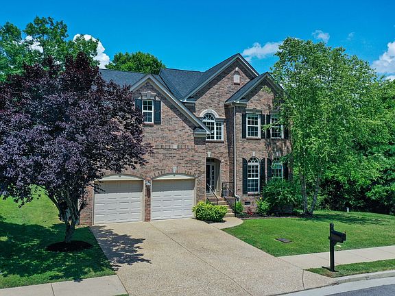 2nd image of 1204 Beech Hollow Dr
