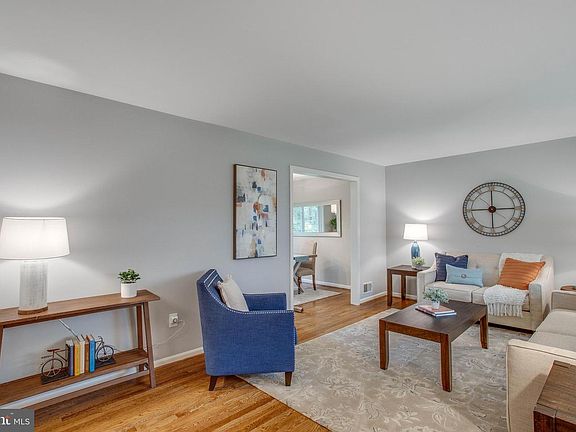 4th image of 4946 Gainsborough Dr
