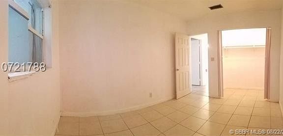 3rd image of 5050 SW 40th Ave APT 4