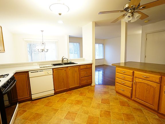 5th image of 1410 Meadowsedge Ln