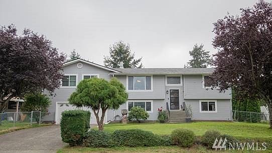 2nd image of 4810 221st St E
