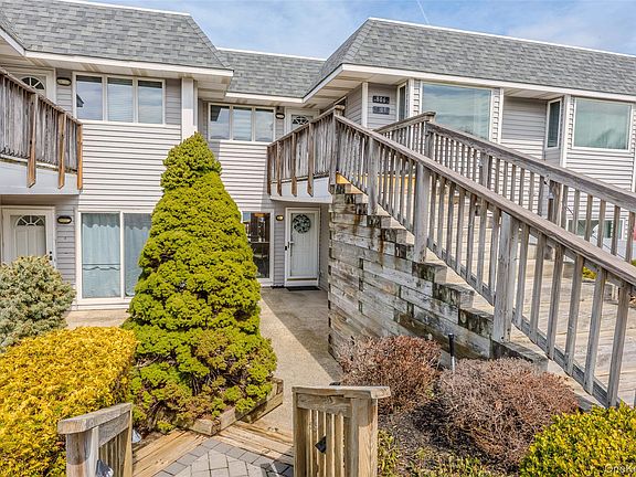 4th image of 805 Bluffs Drive N #805