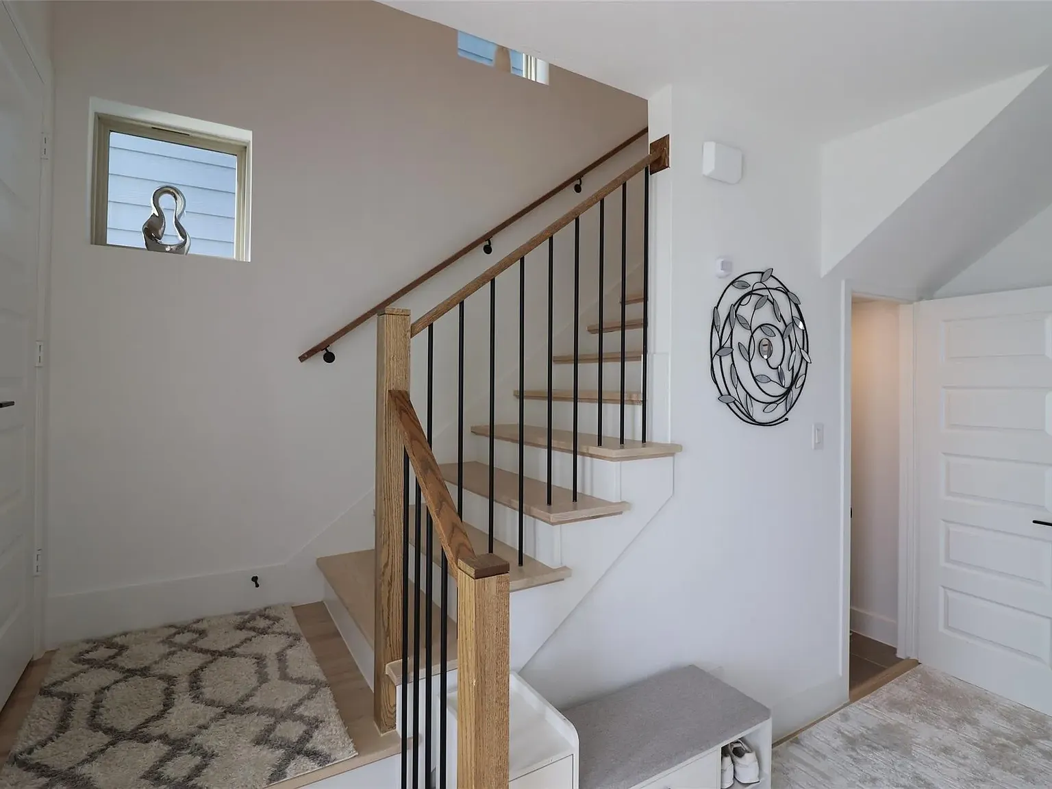 4 bed, 2261 sqft, $3,600 — Photo 4