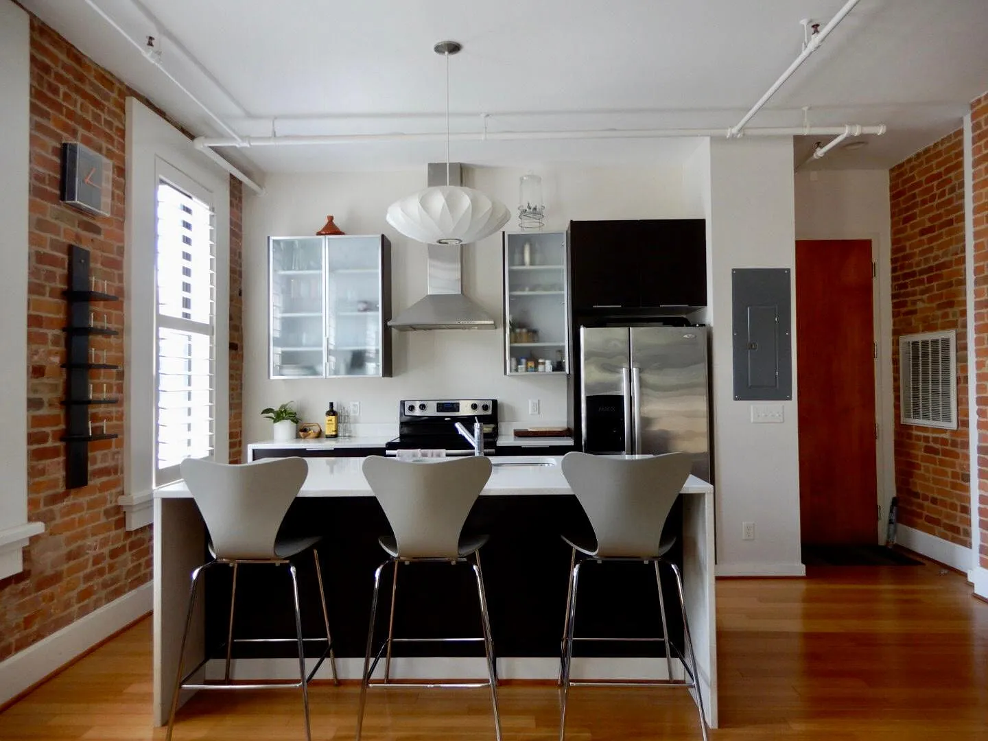 2 bed, 1150 sqft, $2,300 — Photo 2