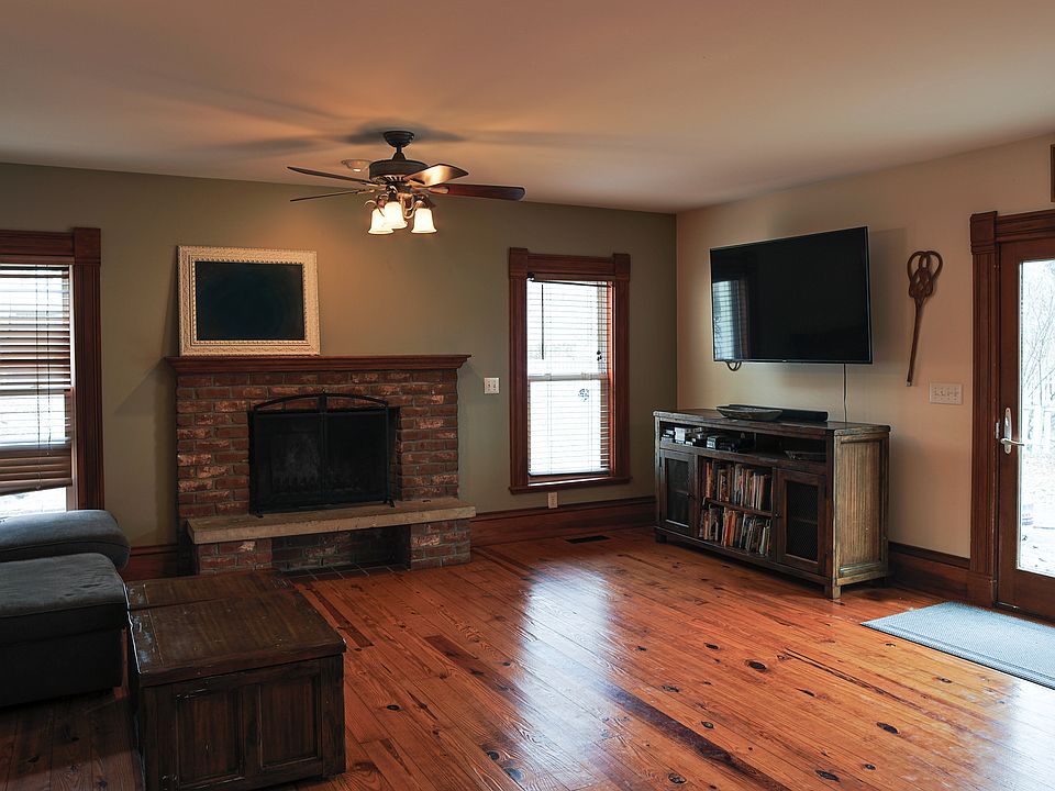 1st image of 326 W Maple St