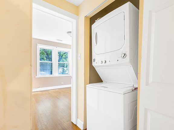 5th image of 1747 W Pratt Blvd APT 1