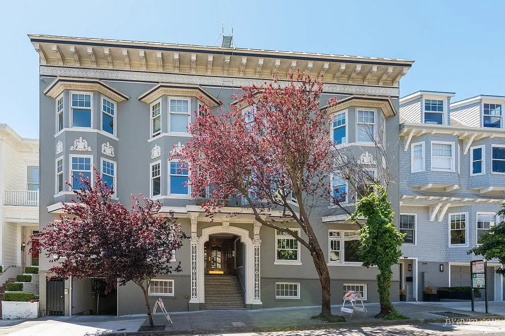 Completely Remodeled Pac Heights Two Bed One Bath — Photo 1