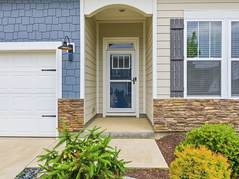 417 Jack Hunter Pl — Photo 2