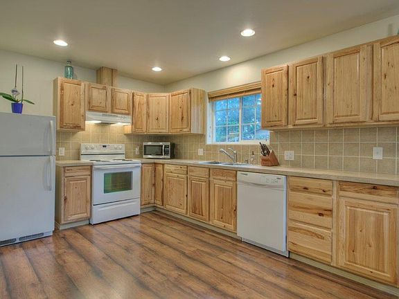 5th image of 10426 Croft St S