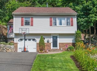 83 Truman Blvd, Oakland, NJ