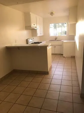 304 N Western Ave #4