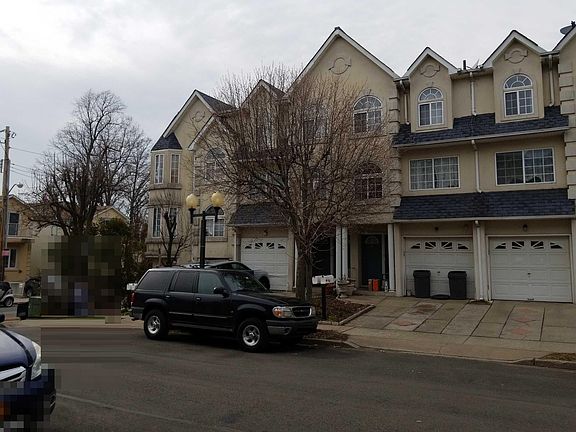 3rd image of 15 Waterview Ct
