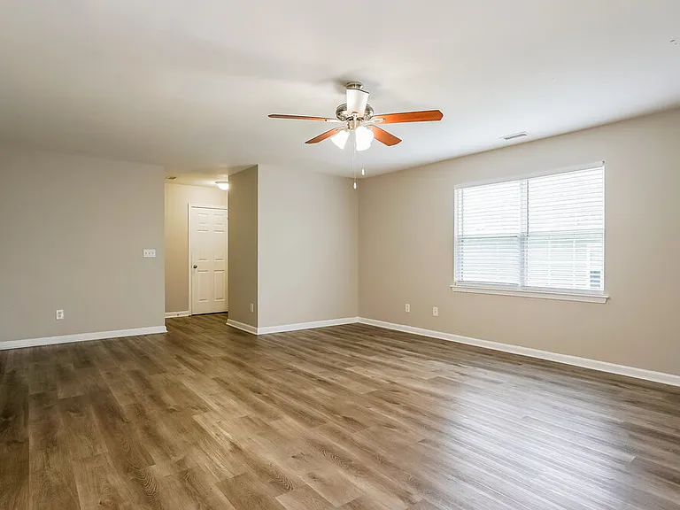 2826 Filbert St — Photo 5