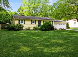 956 Vinewood Dr, Saint Joseph, MI 49085