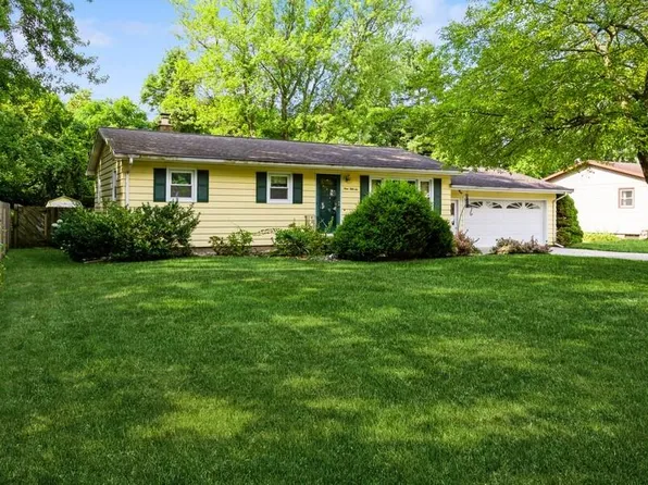 956 Vinewood Dr, Saint Joseph, MI 49085