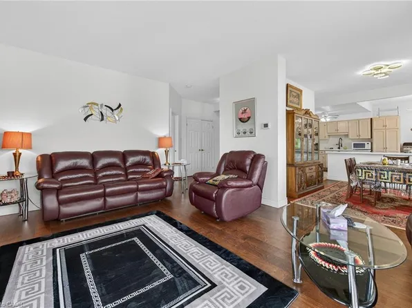 67 Caroline St S #1803, Hamilton, ON L8P 3K6