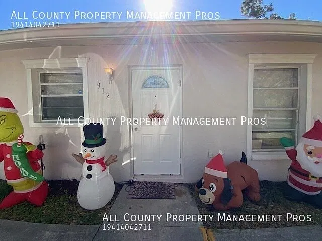 Near SRQ and Colleges / Pet Friendly / Great Location / Spacious / Laundry — Photo 2