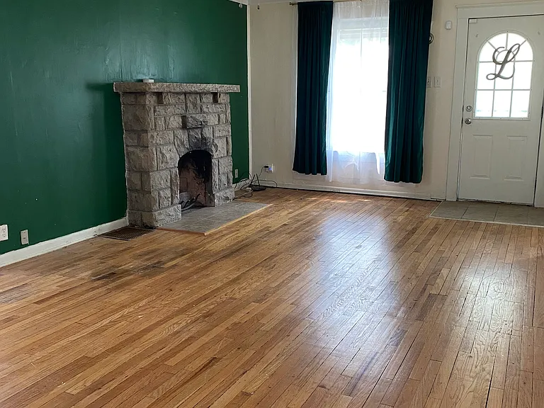 1206 E 22nd Ave — Photo 3