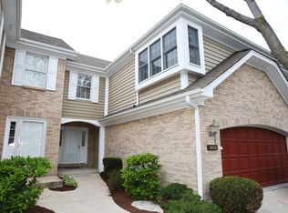 11132 Indian Woods Dr, Indian Head Park, IL 60525
