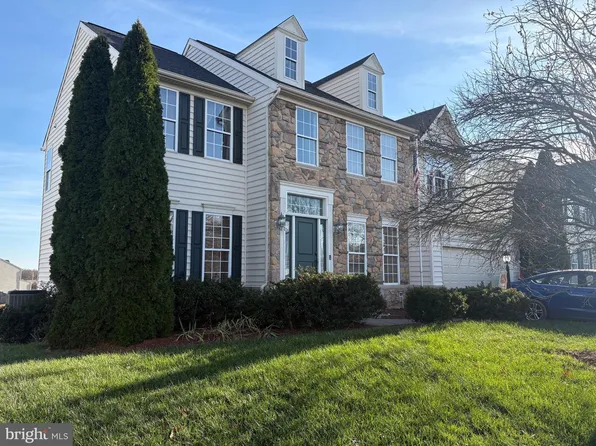 101 Rustling Leaf Pl, Kearneysville, WV 25430