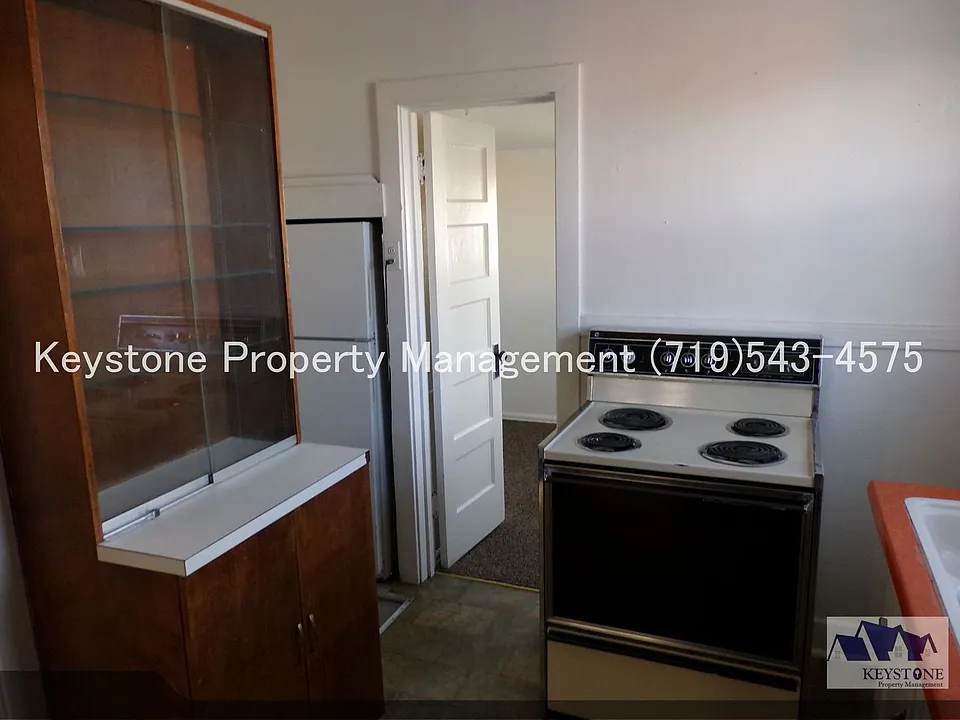 $400 Off 1st Month! Charming 1 Bedroom Apartment with Private Entrance & Covered Porch $800/$800