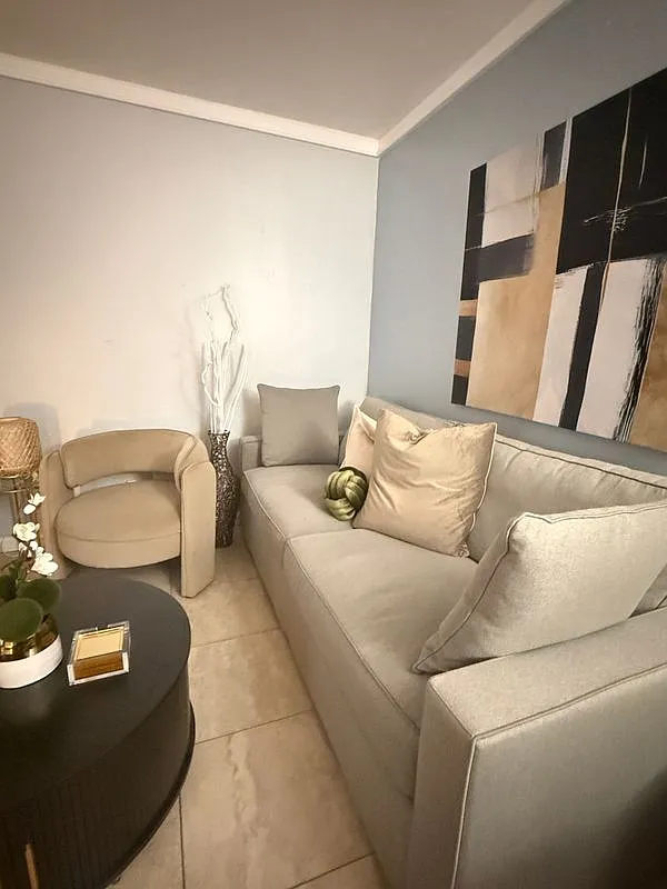 2 bed, 1.0 bath, 792 sqft, $1,300 — Photo 4