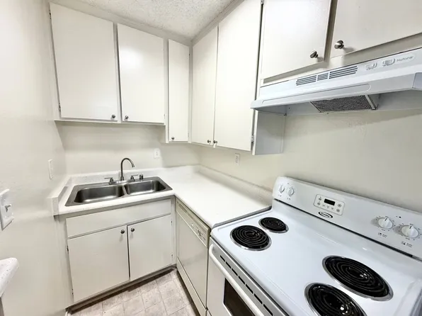 Remmet Gardens - Richard Kaufman Revocable Trust, 7052 Remmet Ave APT 8, Canoga Park, CA 91303