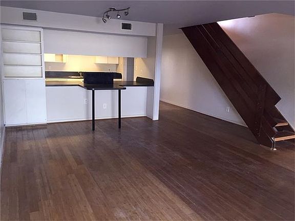 3rd image of 3523 Greystone Dr APT 105