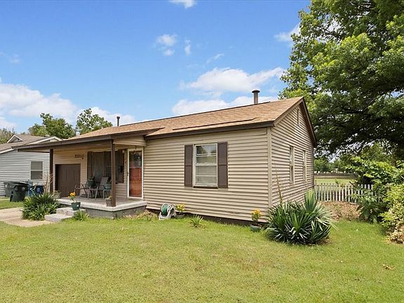 5th image of 701 E Holman Ct