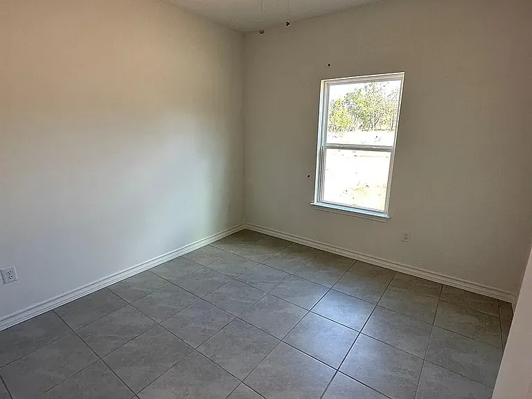 822 Driftwood Ln — Photo 9