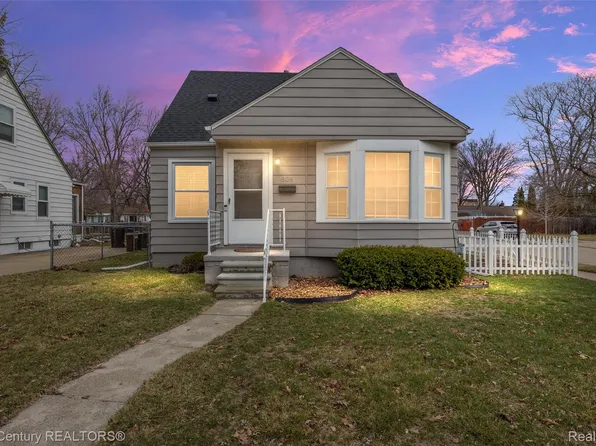 609 E Baker Ave, Clawson, MI 48017