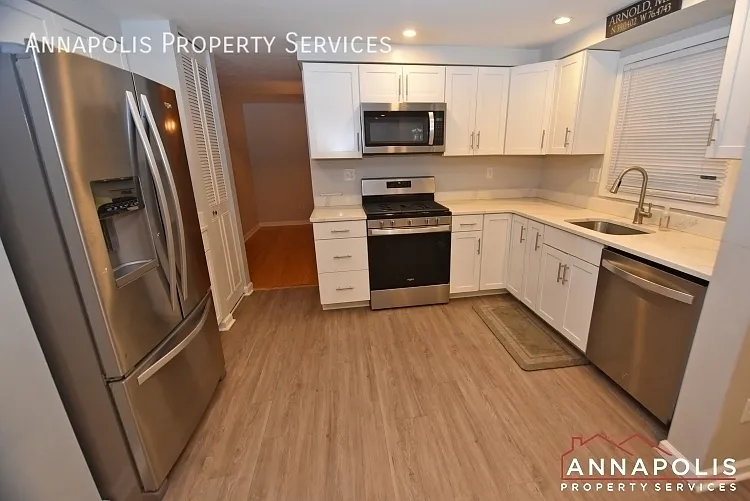 528 Bay Green Dr — Photo 2