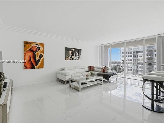 3rd image of 18051 Biscayne Blvd APT 1701
