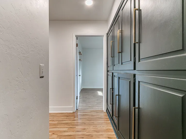 3210 W Wilshire Blvd — Photo 18