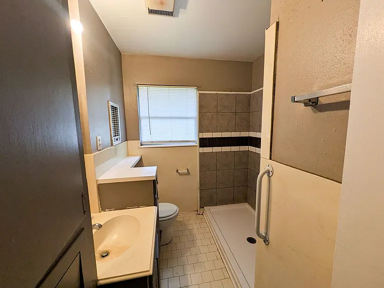 436 Gardenia Ave — Photo 9