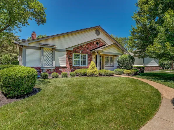 15821 Newton Ridge Dr, Chesterfield, MO 63017