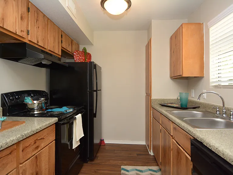 Lost Creek Ranch Apts — Photo 22