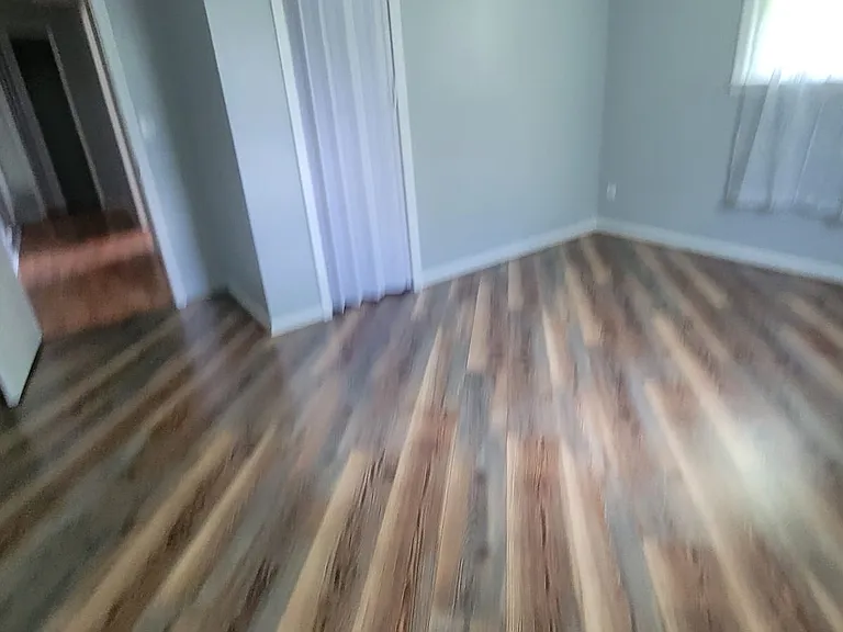 110 Hawthorne Ln — Photo 1