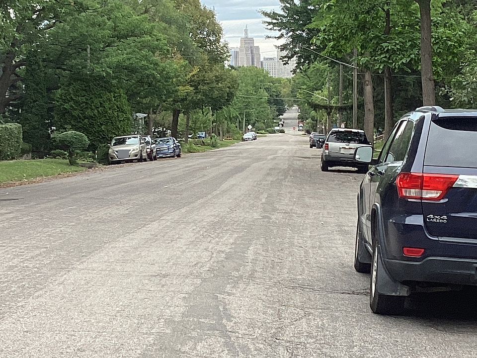 2nd image of 784 Winslow Ave