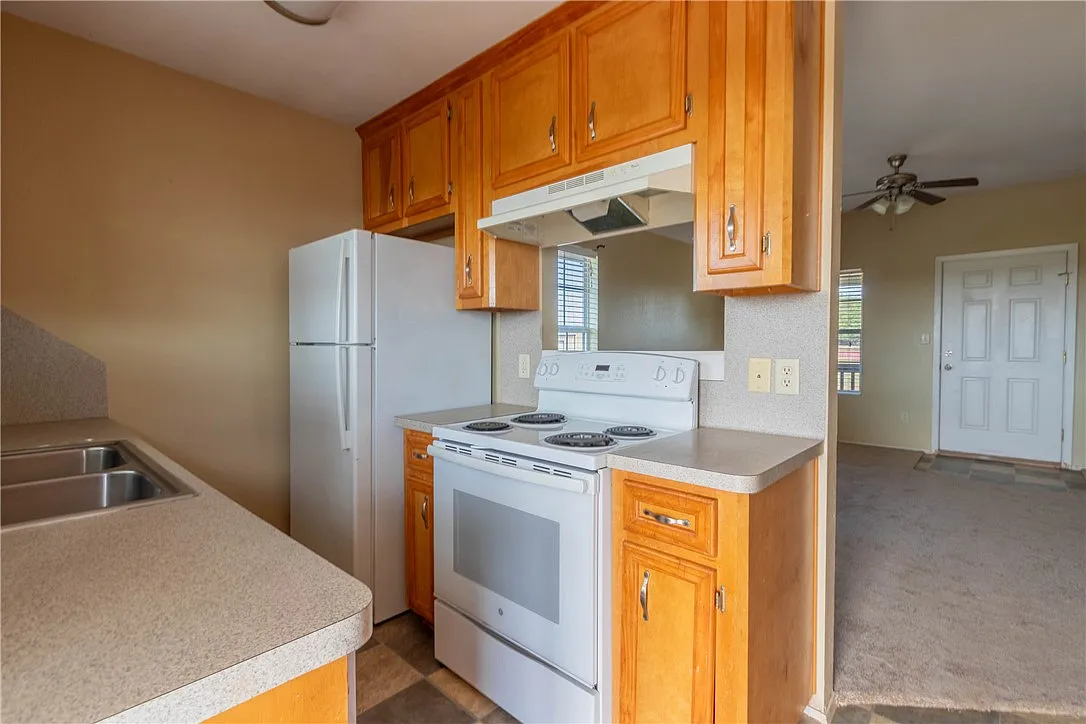 2 bed, 810 sqft, $1,100 — Photo 4