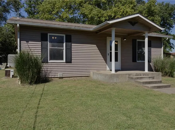 302 Delaware St, Oskaloosa, KS 66066