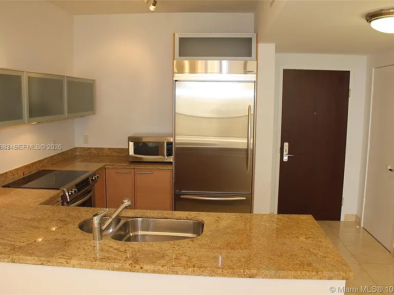 16275 Collins Ave — Photo 7