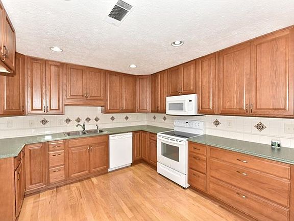 5th image of 3416 Estes Park Dr