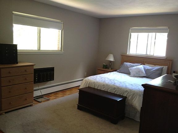 3rd image of 14 Longwood Dr APT 10