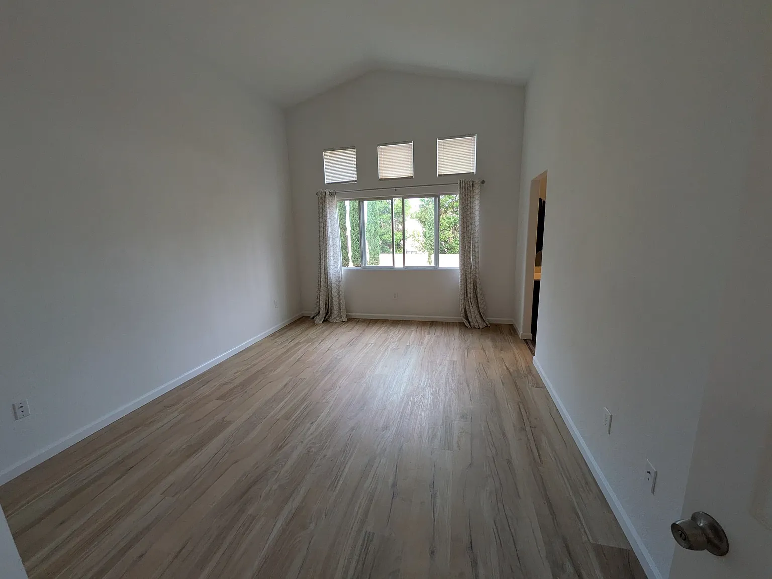 583 Hildale Cir — Photo 3