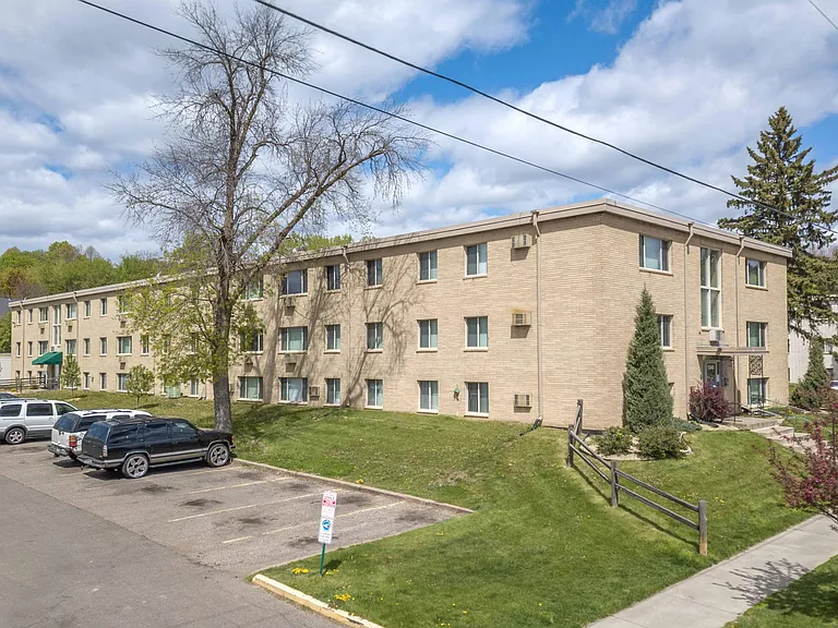 LaBlanche Apartments — Photo 22
