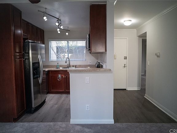 3rd image of 5540 Owensmouth Ave APT 208