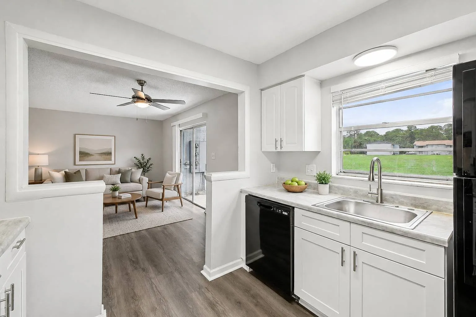 Roselea Manor Apartments — Photo 4