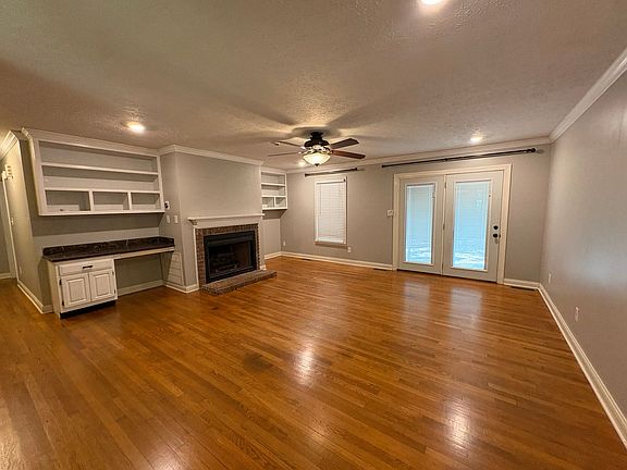 4th image of 420 W Windsor Cir